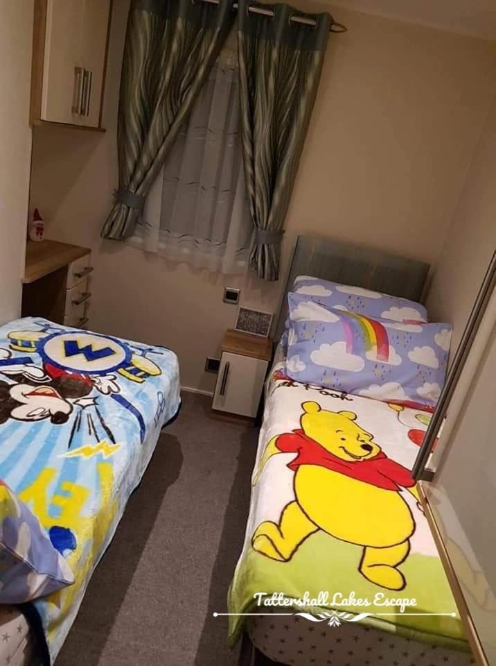 Meridian Tattershall Lakes Escape - Lakeside Lodge Caravan With A Fishing Peg Luxury Hot Tub Exterior photo
