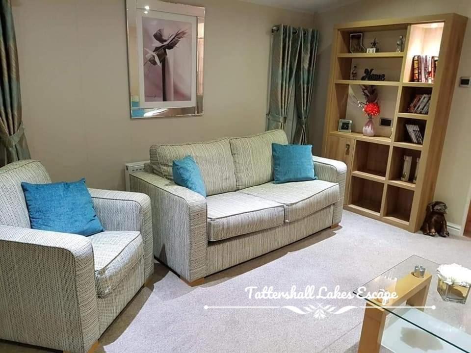 Meridian Tattershall Lakes Escape - Lakeside Lodge Caravan With A Fishing Peg Luxury Hot Tub Exterior photo